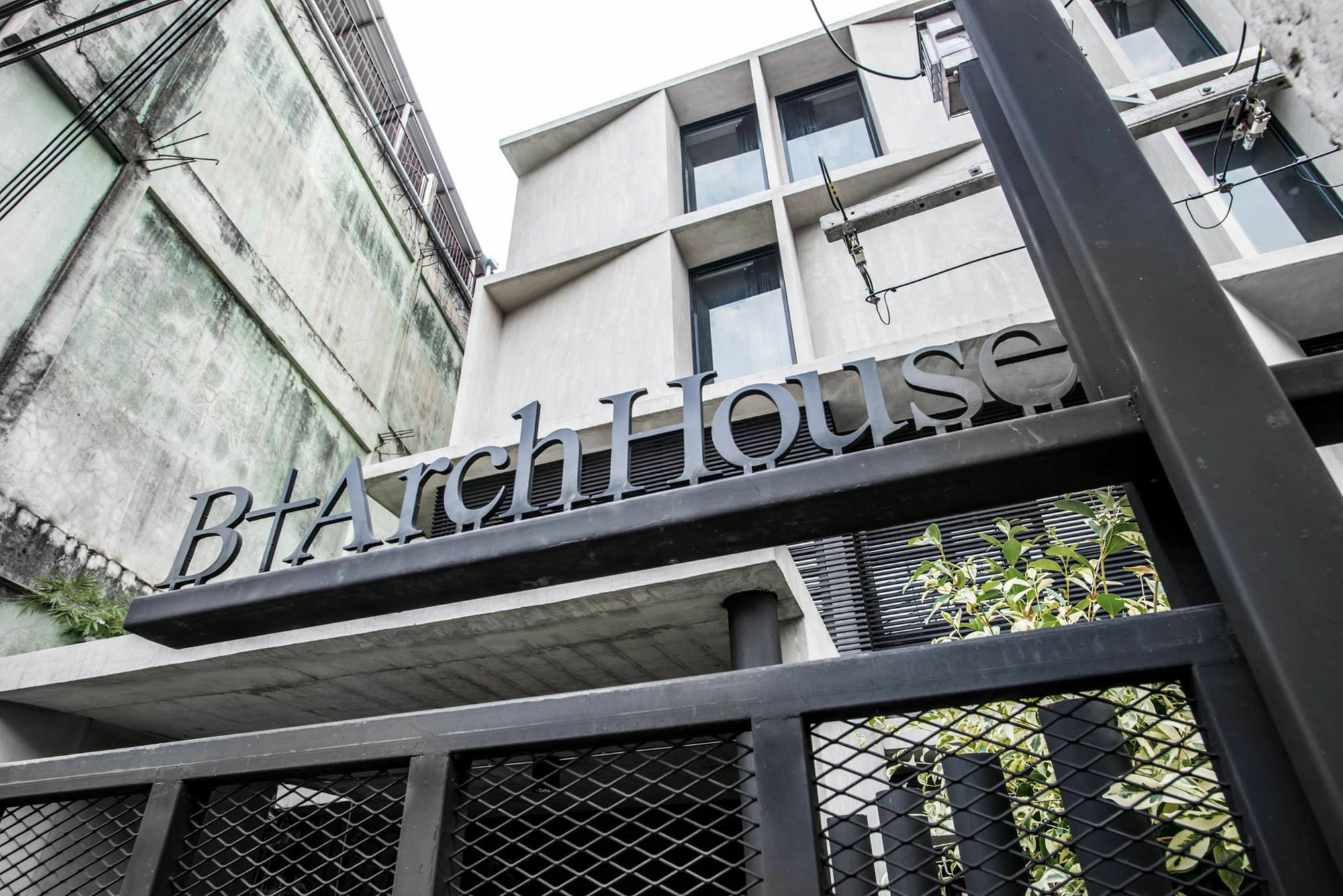 B Arch House Hotel Chiang Mai Exterior photo